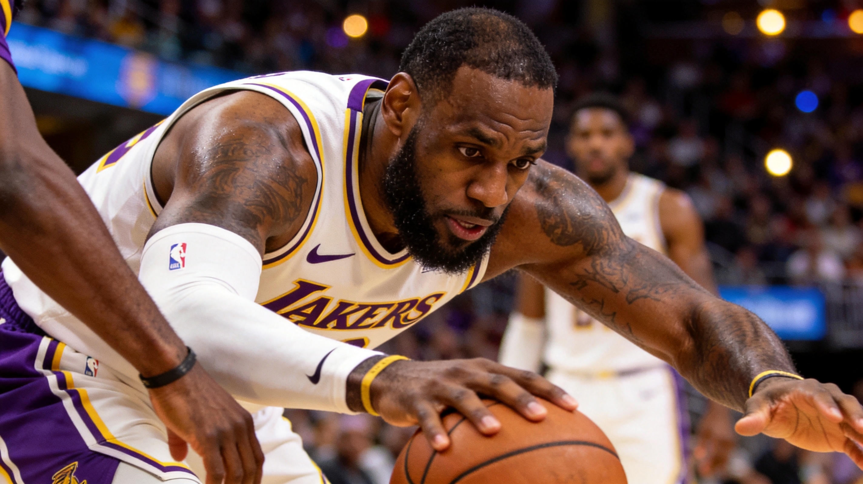手机比分网 - 实时体育比分与赛事数据 - NBA、詹姆斯突破40000分大关、历史第一人赛后采访透露心声、手机比分网、实时